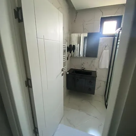 Elisa Suit Trabzon
